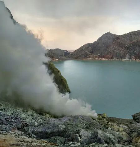 Indonesien - Regenwald, Vulkane und Inselträume
